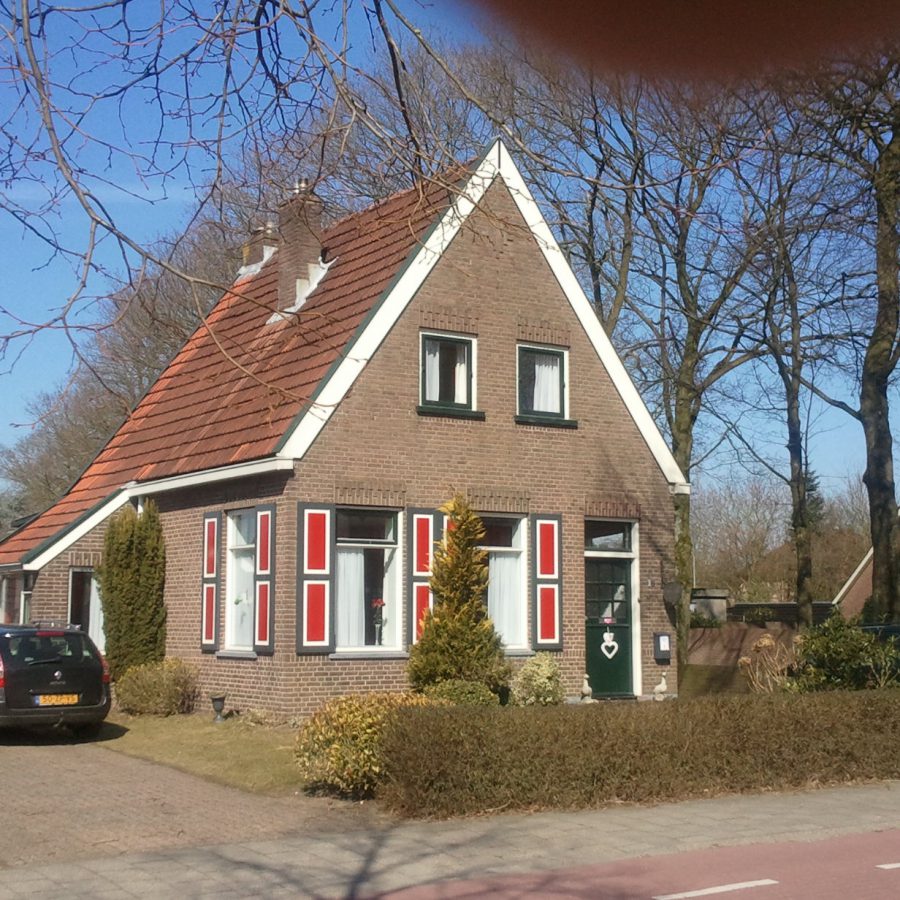 Het Carpe Diem huis met de nieuwe luiken